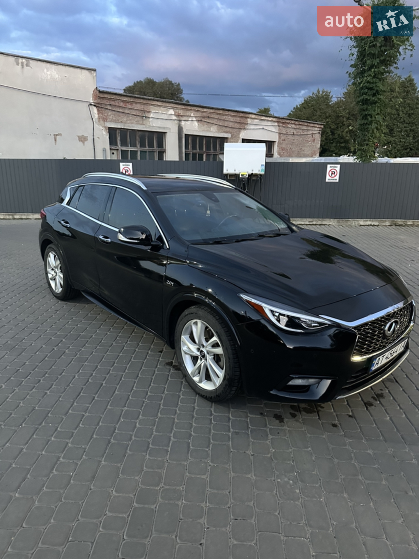 Infiniti QX30, 2016