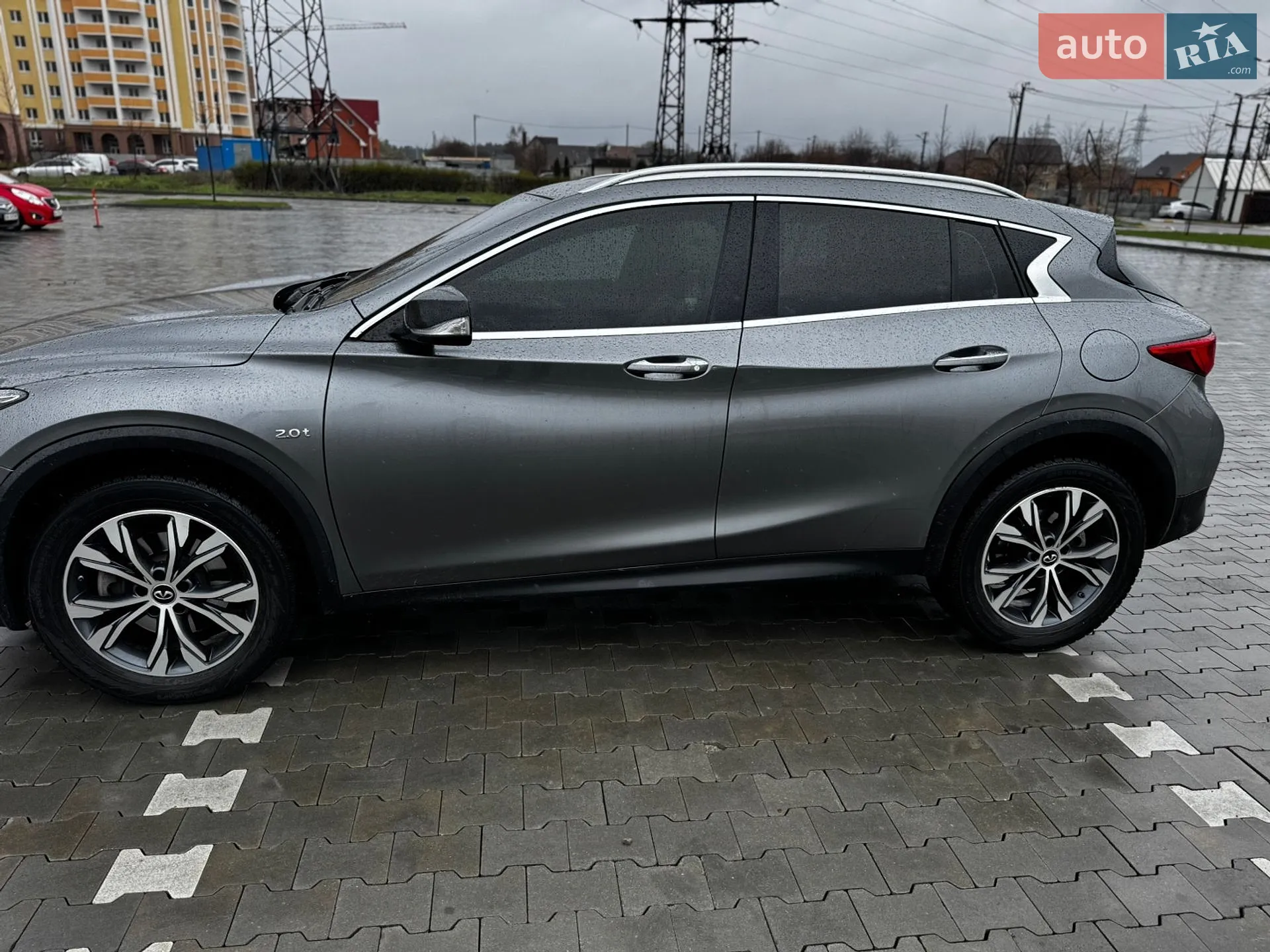 Infiniti QX30, 2016
