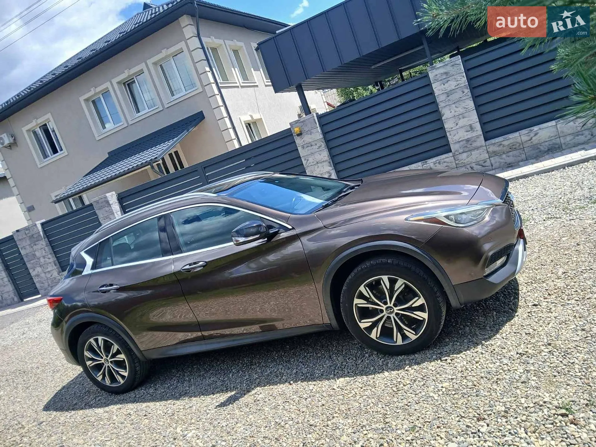 Infiniti QX30, 2016