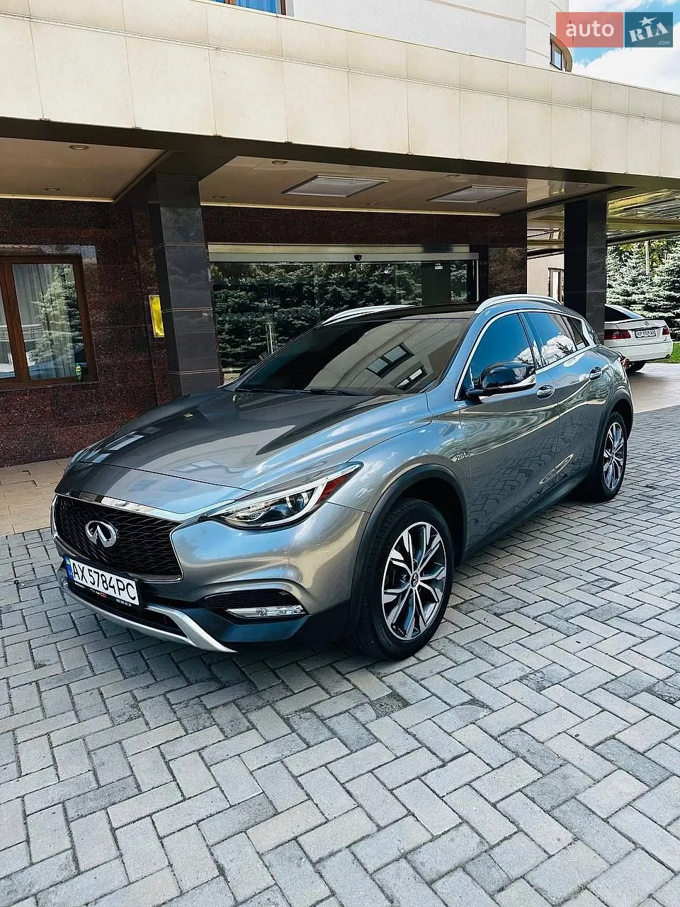 Infiniti QX30, 2016