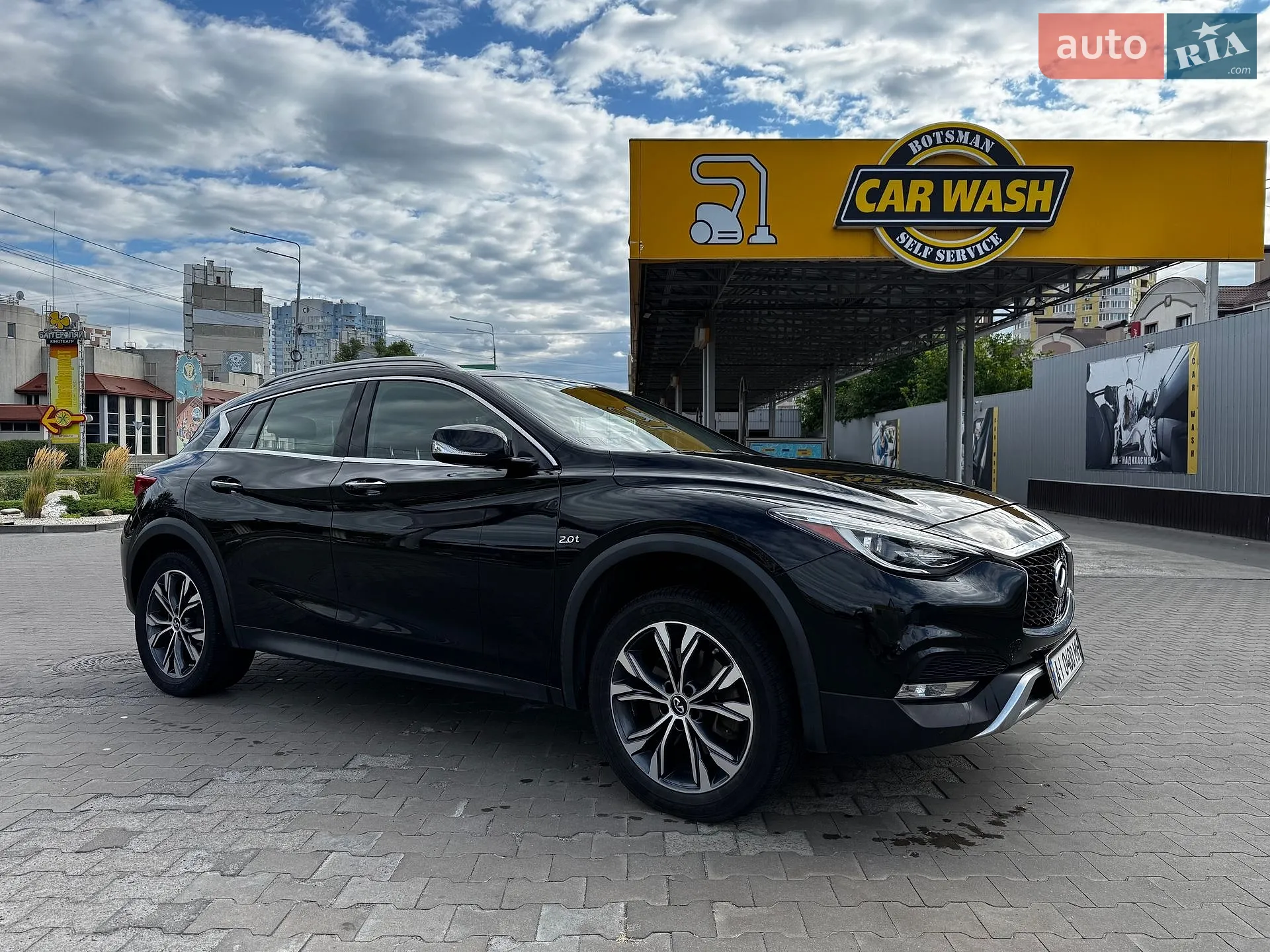 Infiniti QX30, 2016