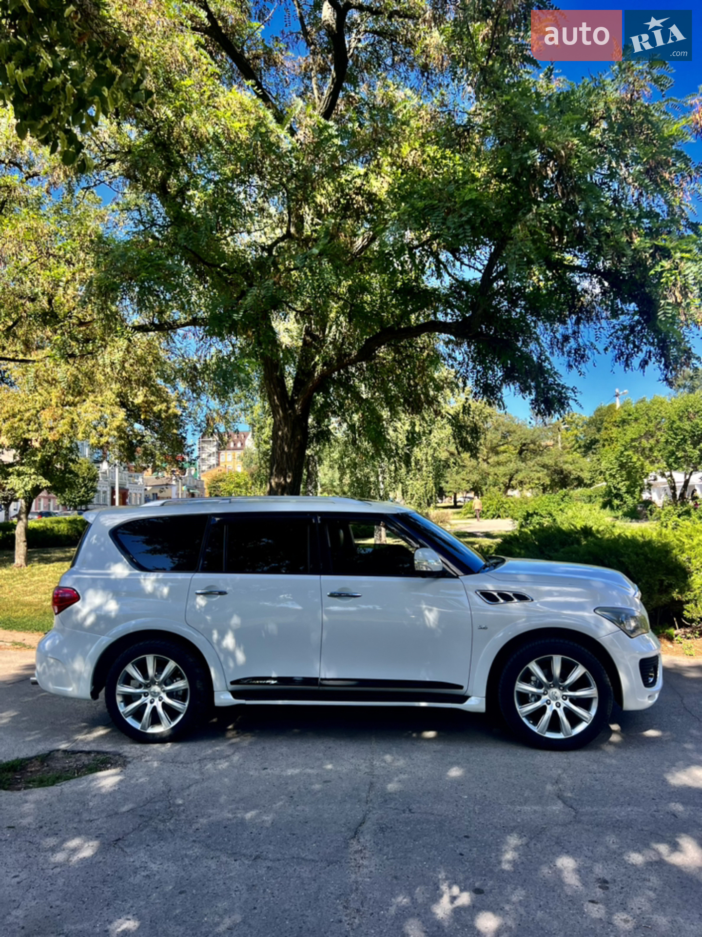 Infiniti QX56, 2011