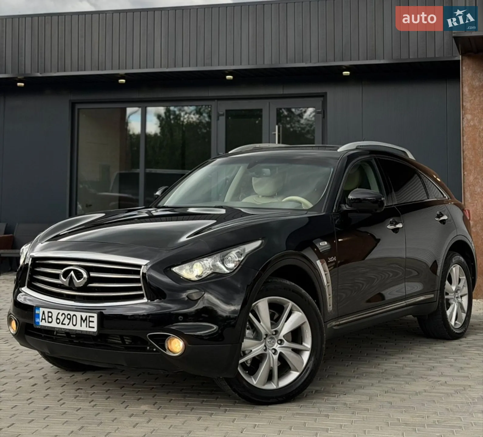 Infiniti QX70, 2013