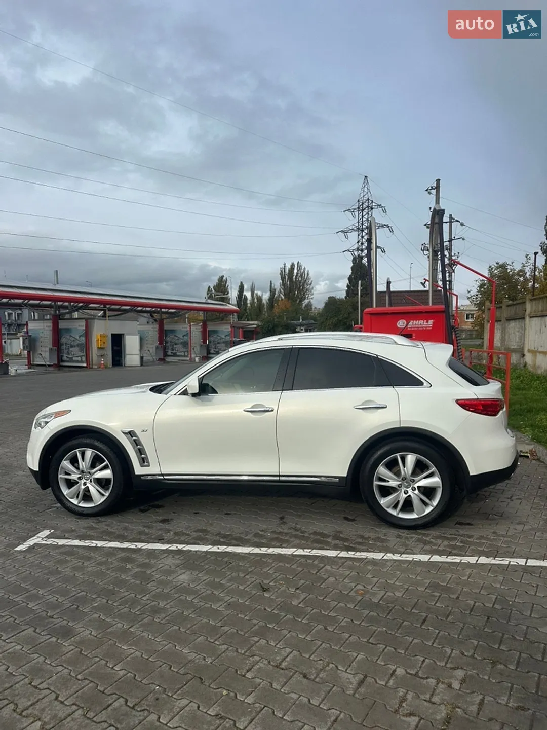Infiniti QX70, 2013