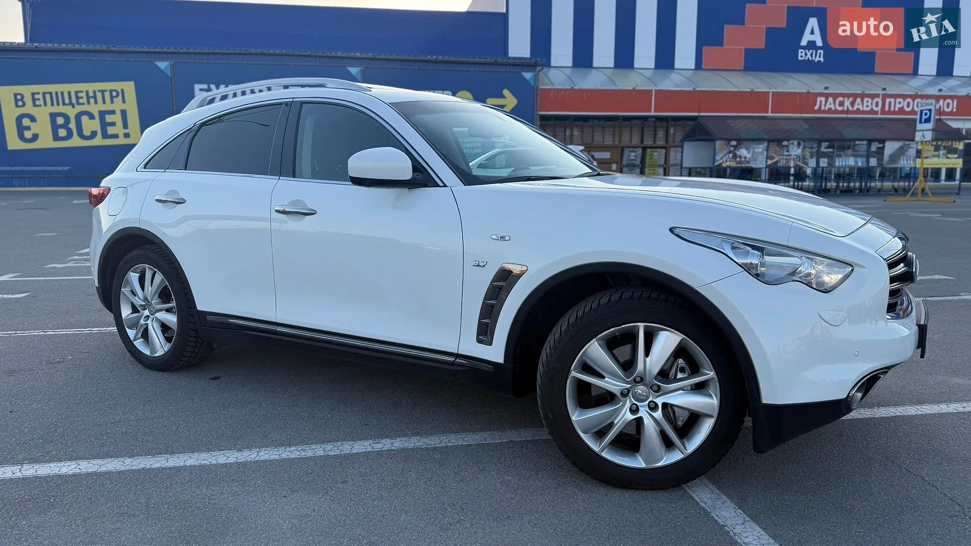 Infiniti QX70, 2013