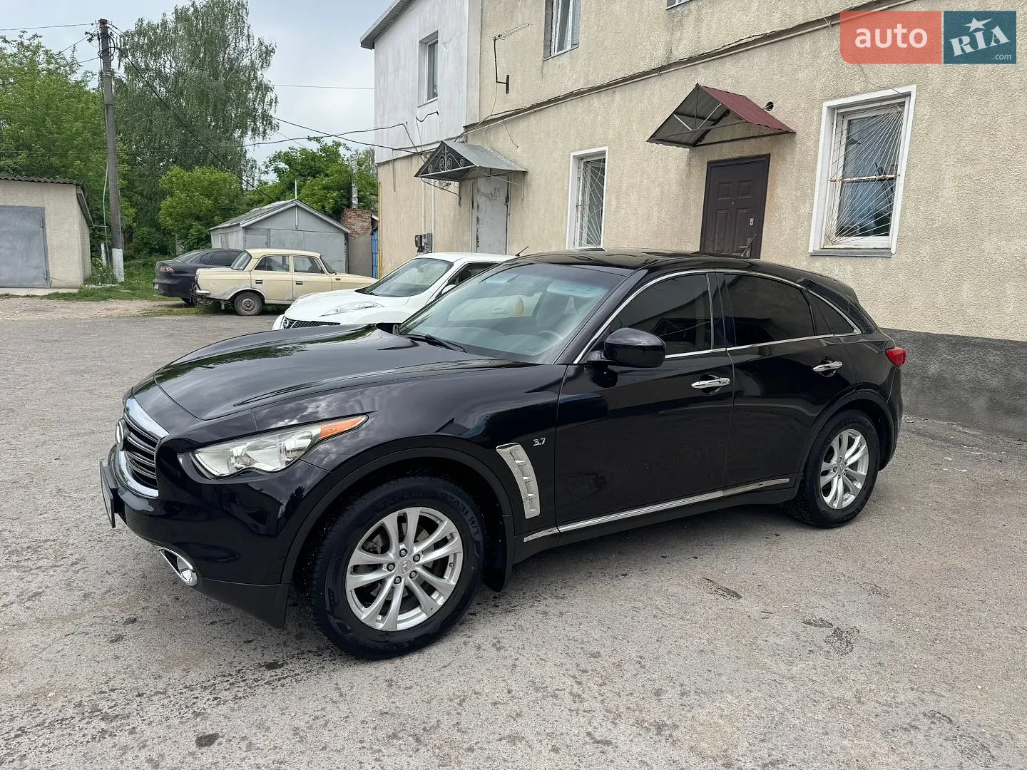 Infiniti QX70, 2013