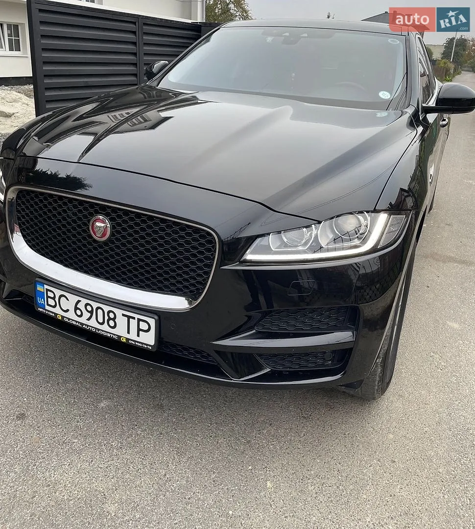 Jaguar F-Pace, 2016