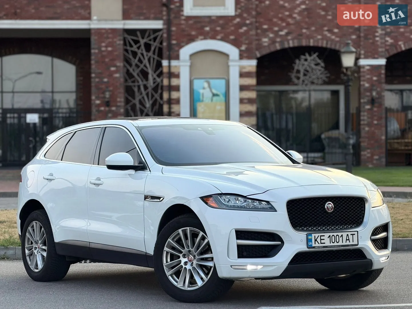 Jaguar F-Pace, 2016