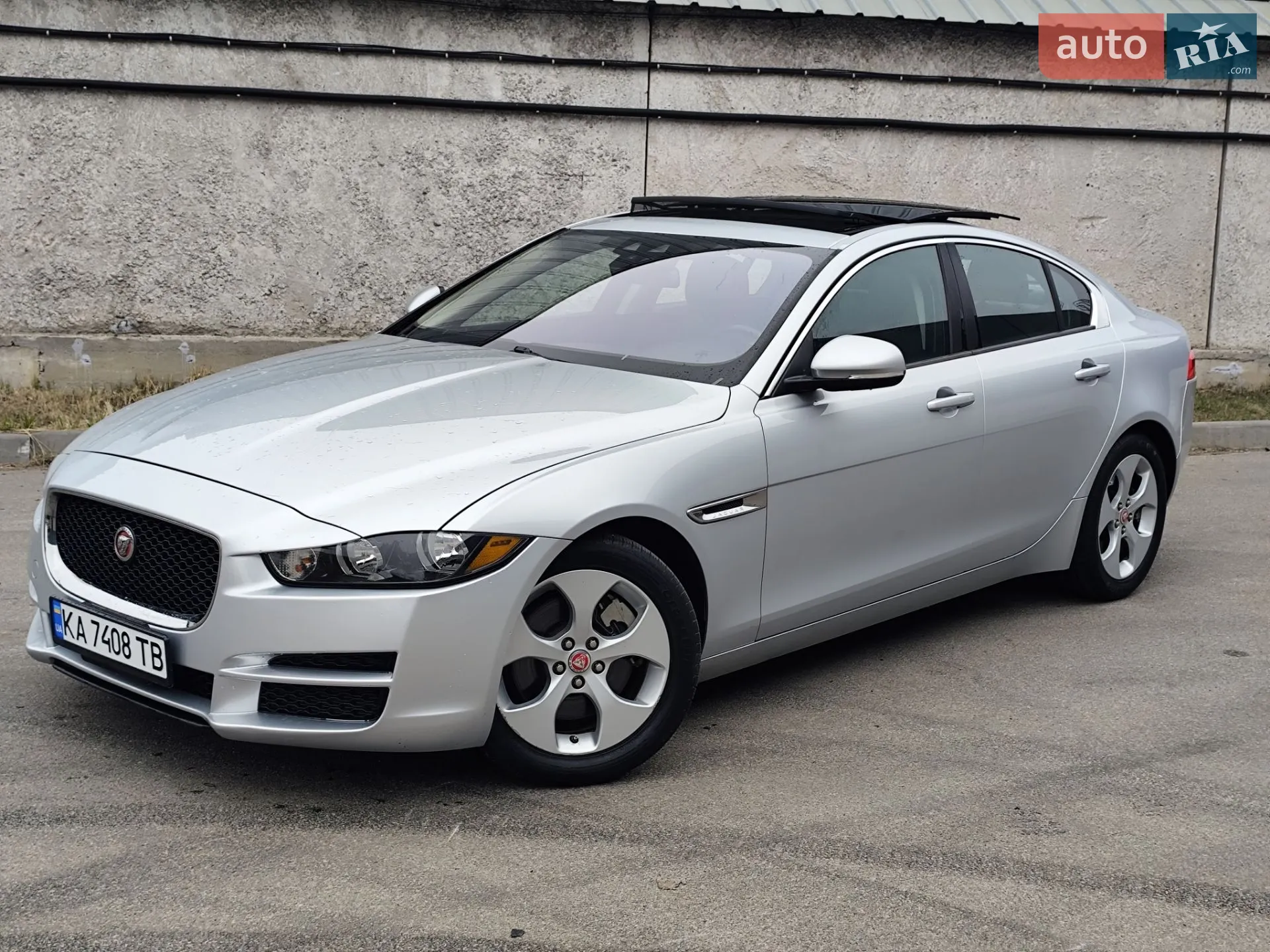 Jaguar XE, 2016