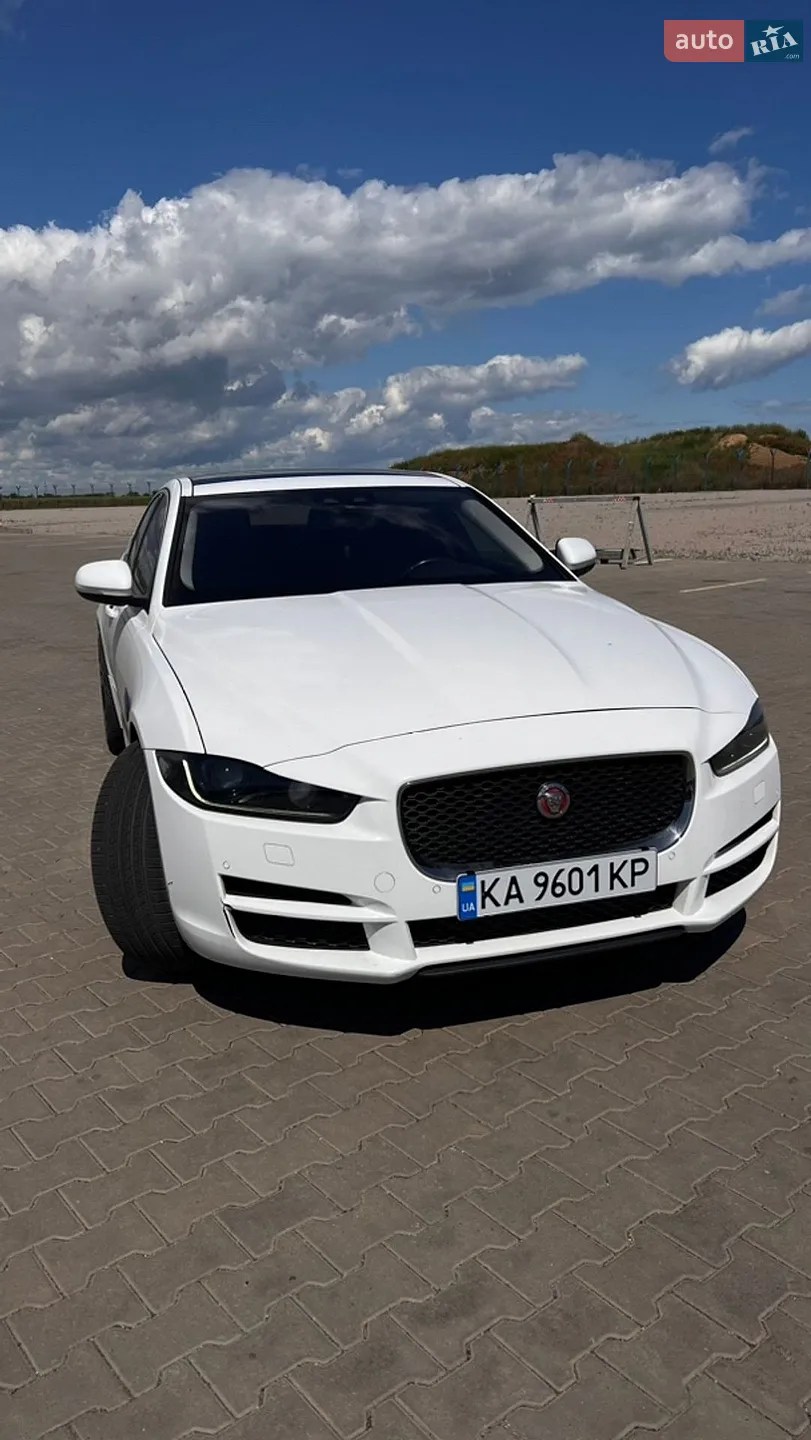 Jaguar XE, 2016