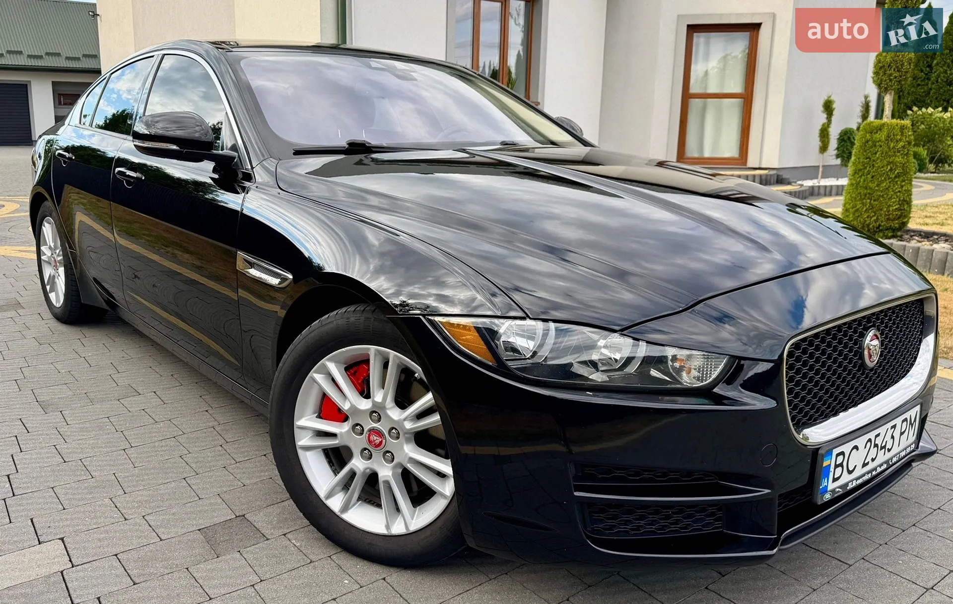 Jaguar XE, 2016