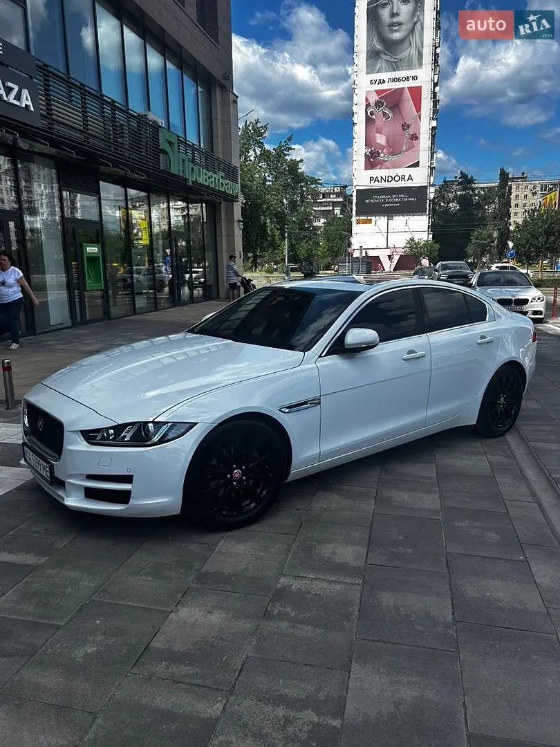 Jaguar XE, 2015
