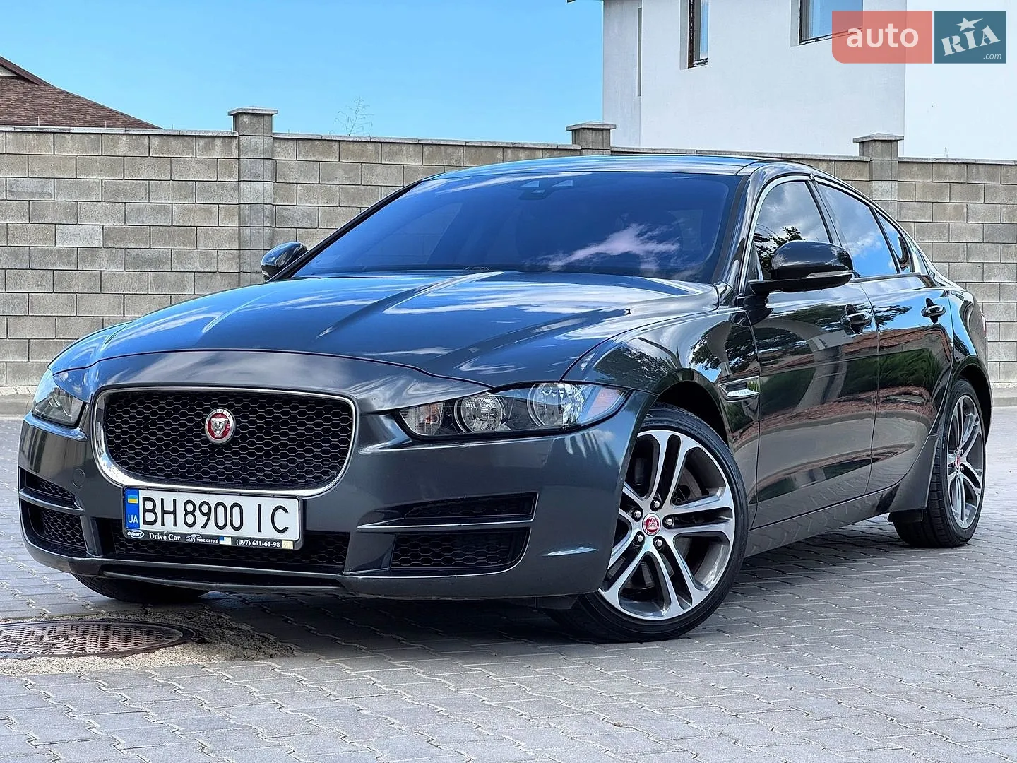 Jaguar XE, 2016