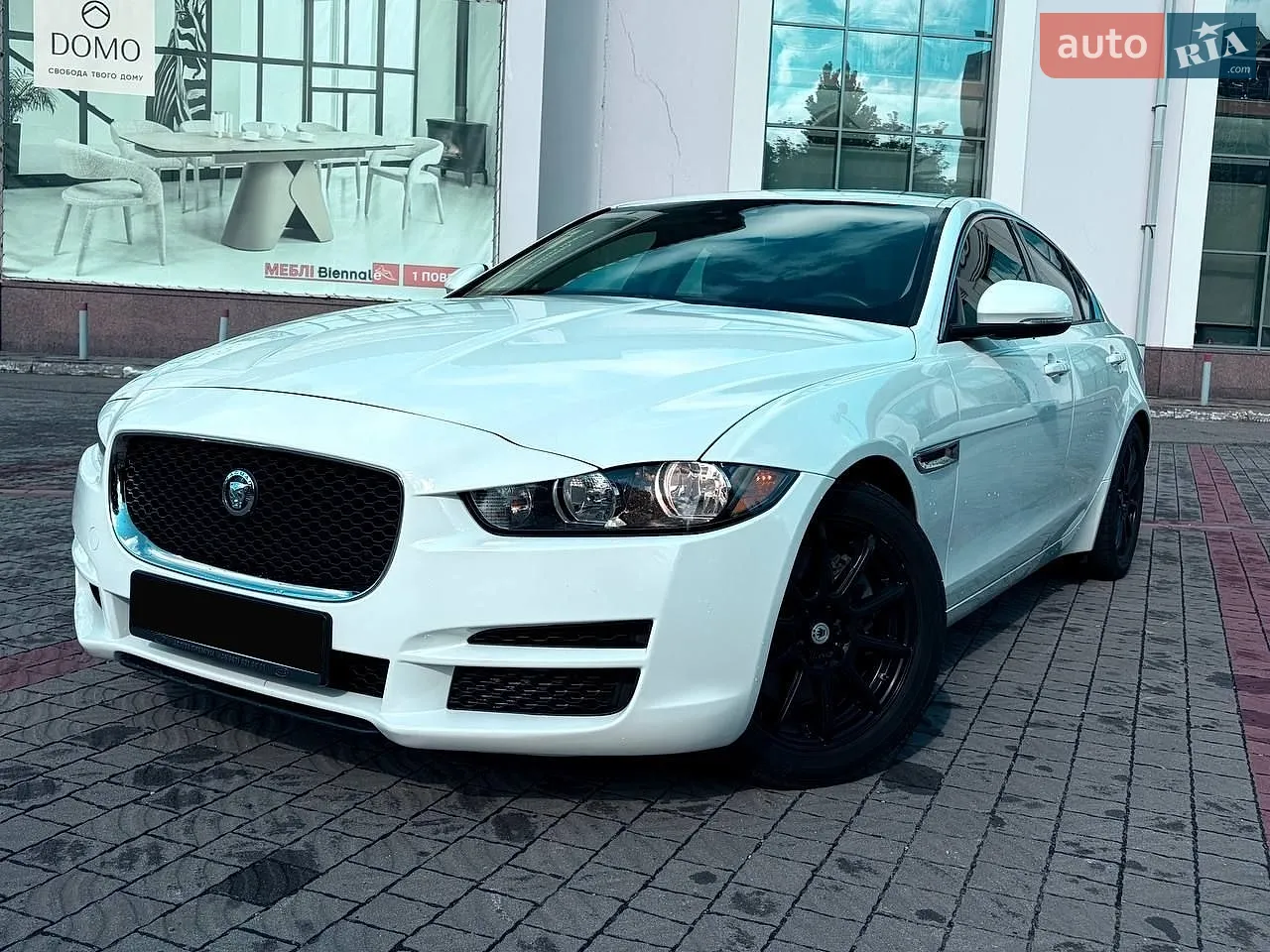 Jaguar XE, 2016