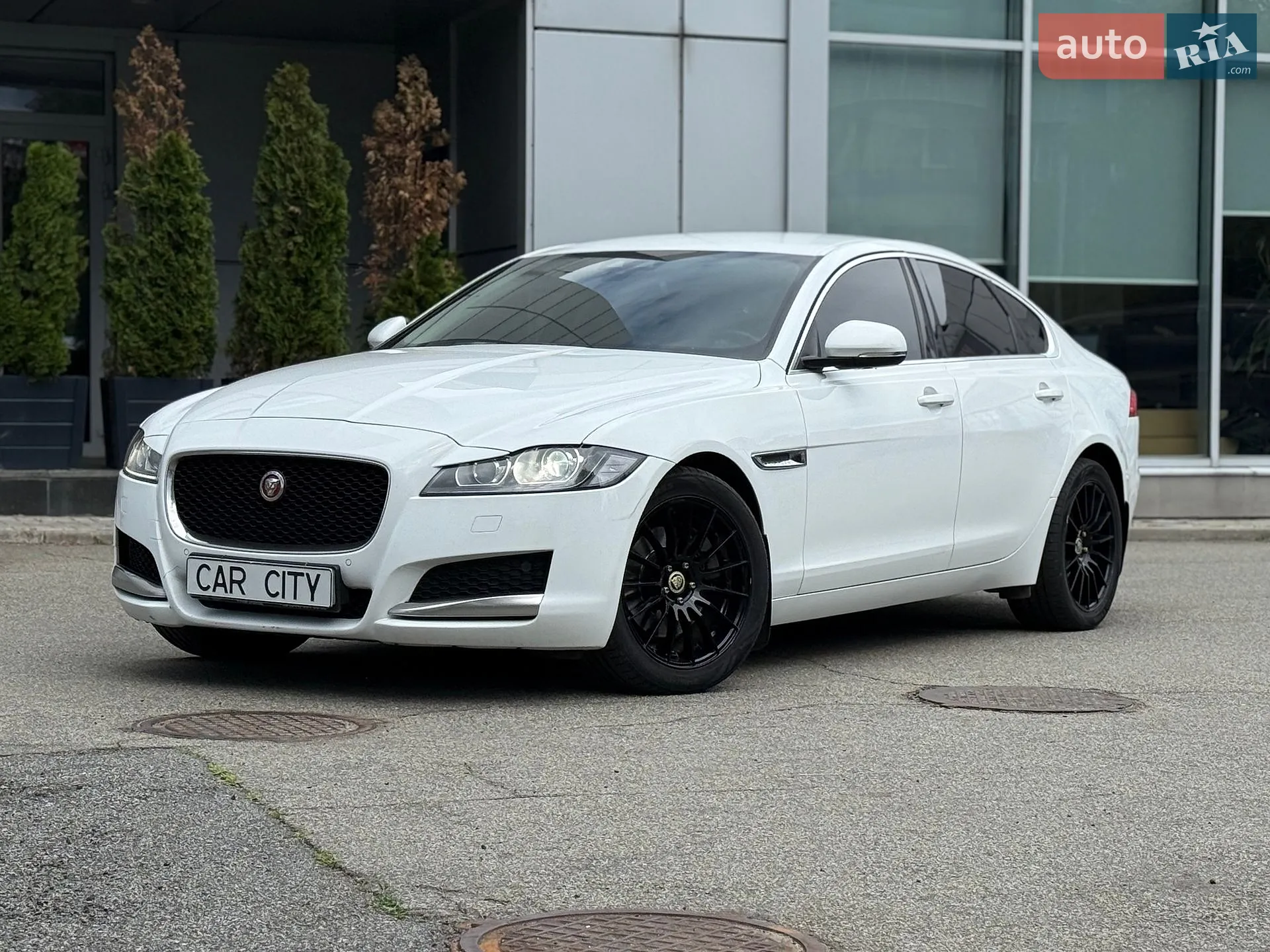 Jaguar XF, 2016
