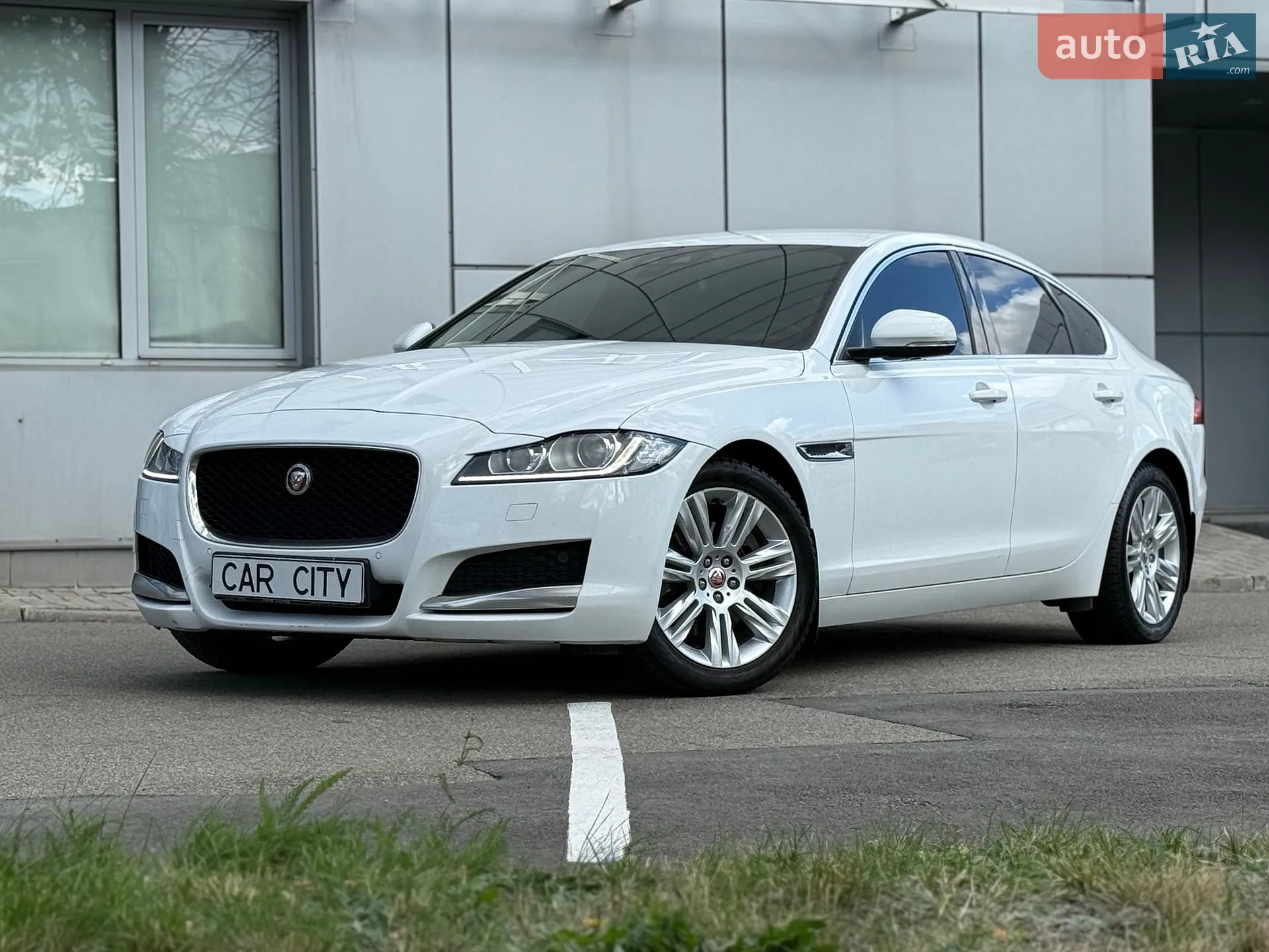Jaguar XF, 2016