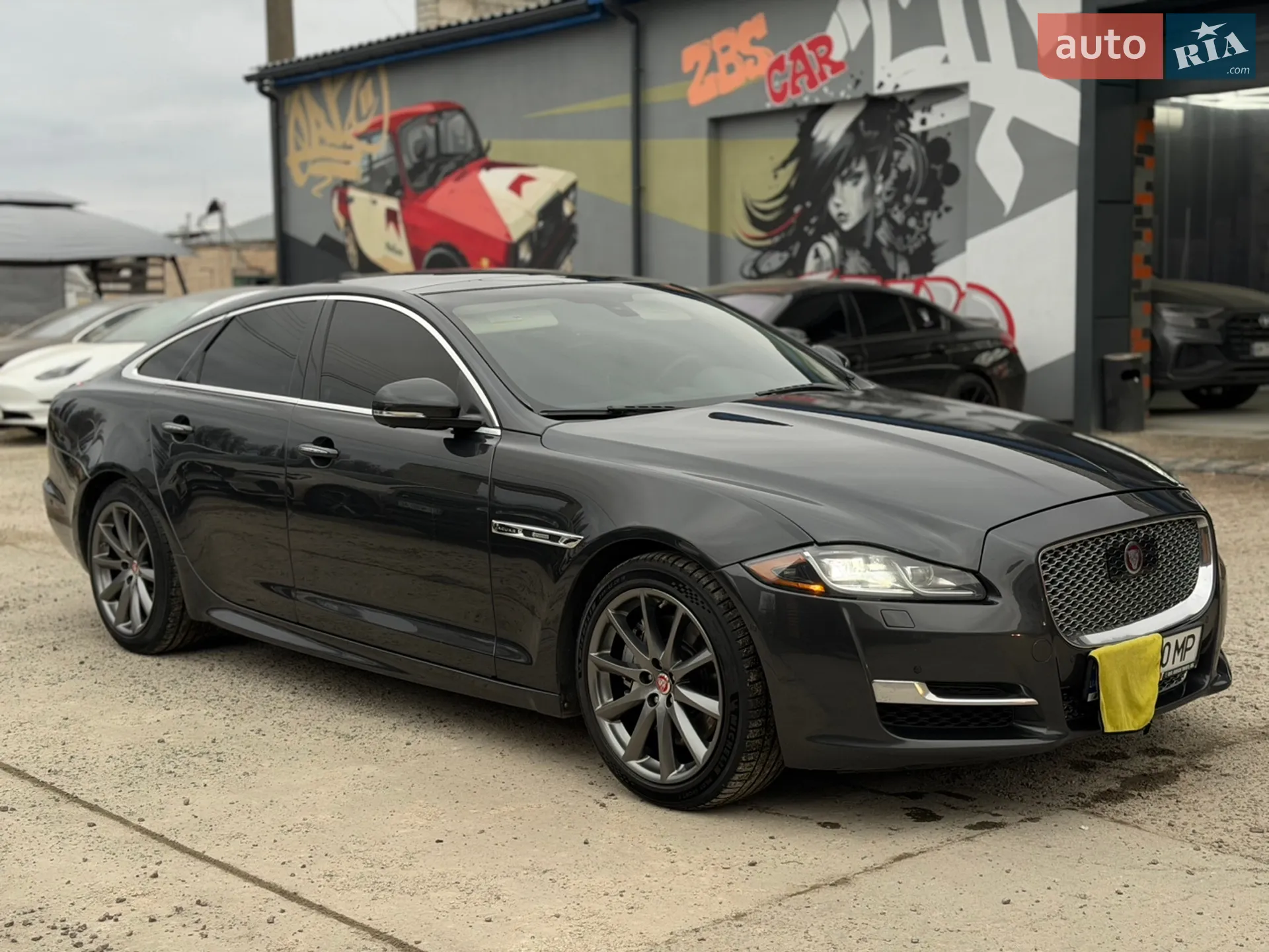 Jaguar XJ, 2016