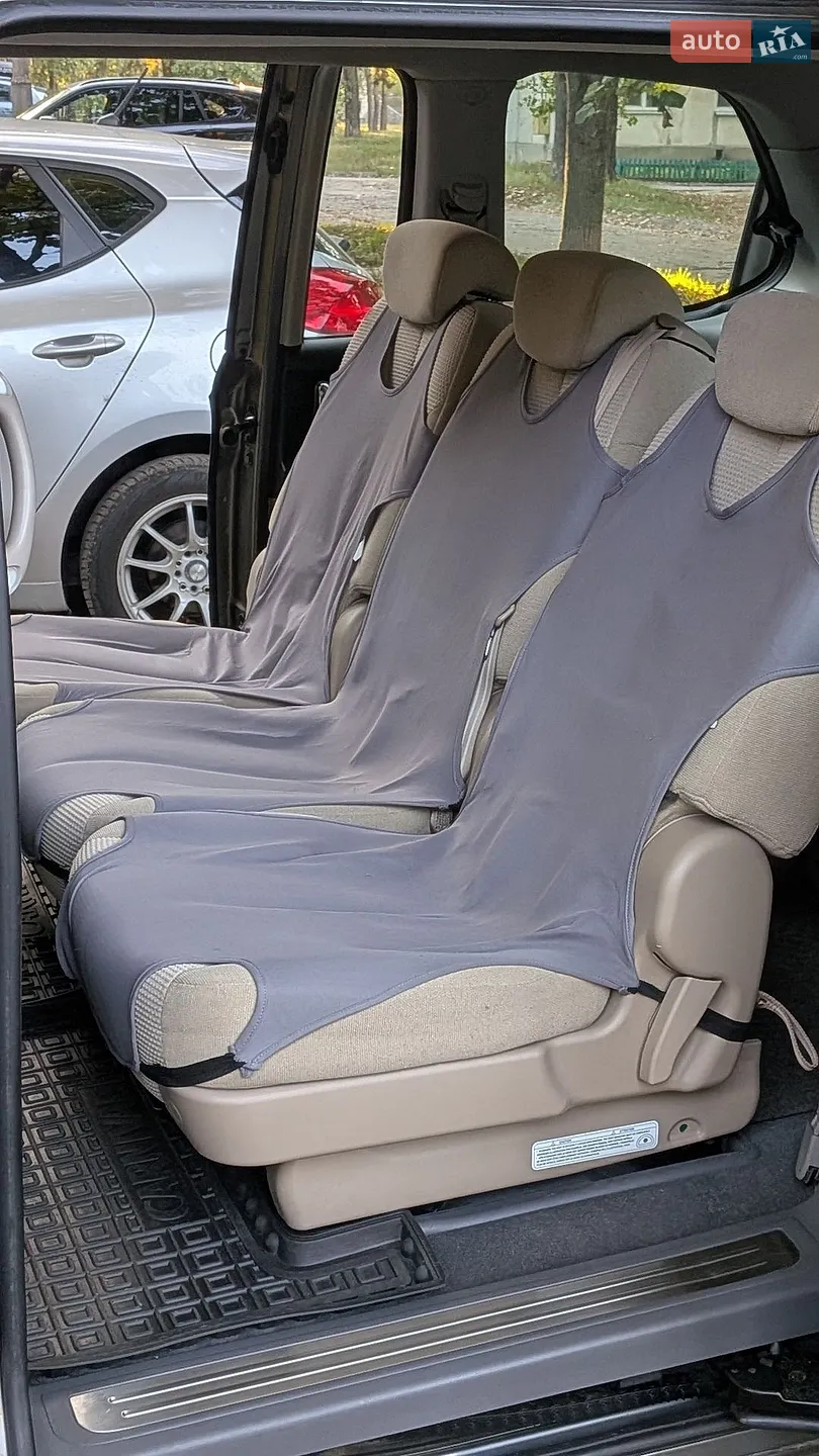 Kia Carnival, 2011