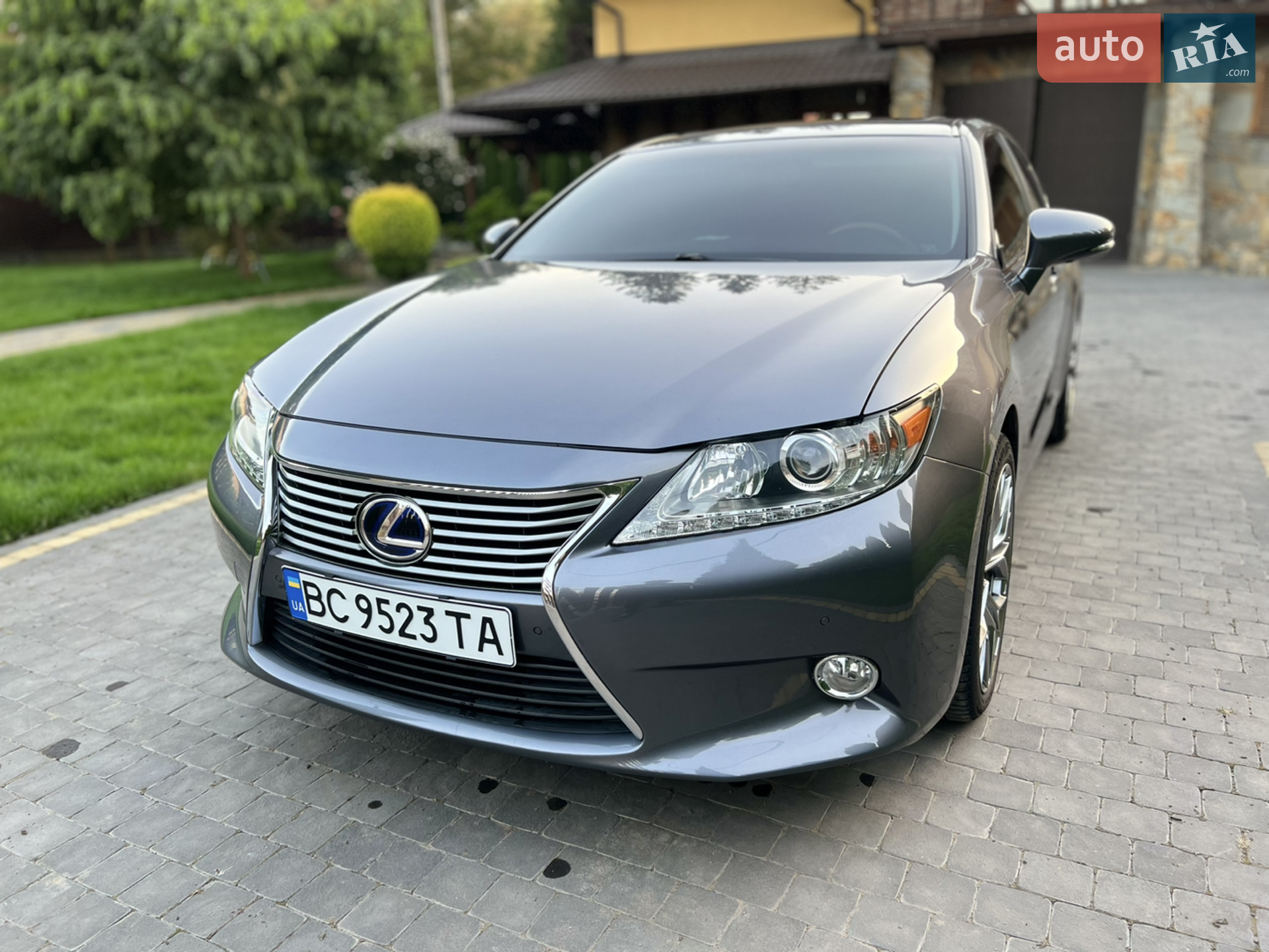 Lexus ES, 2012