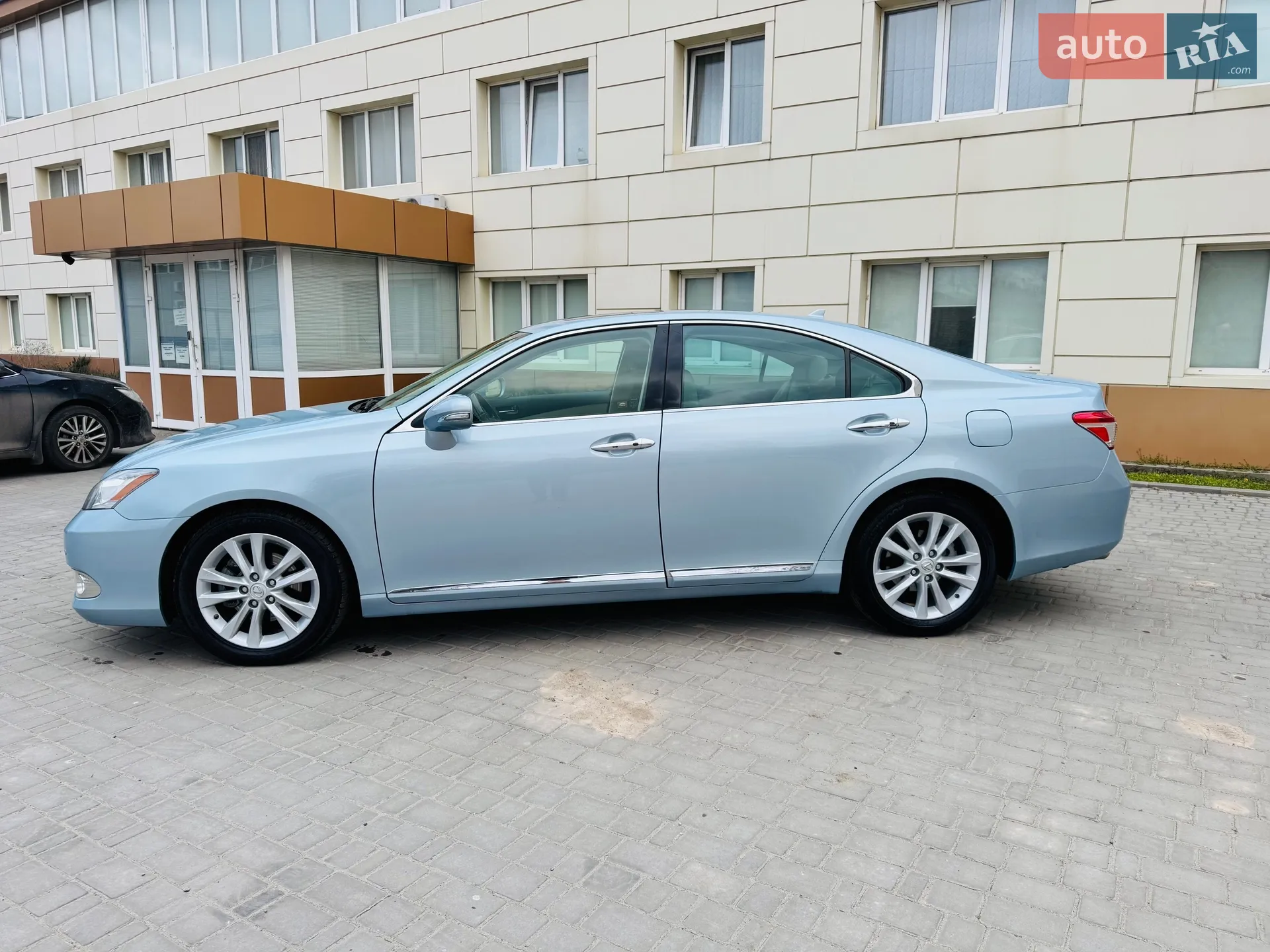 Lexus ES, 2010
