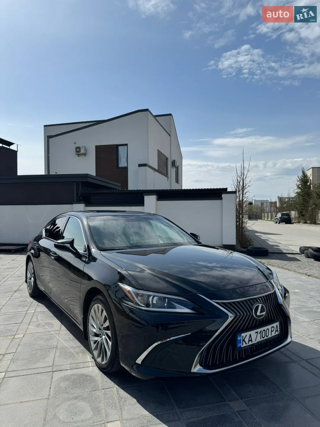 Lexus ES, 2019