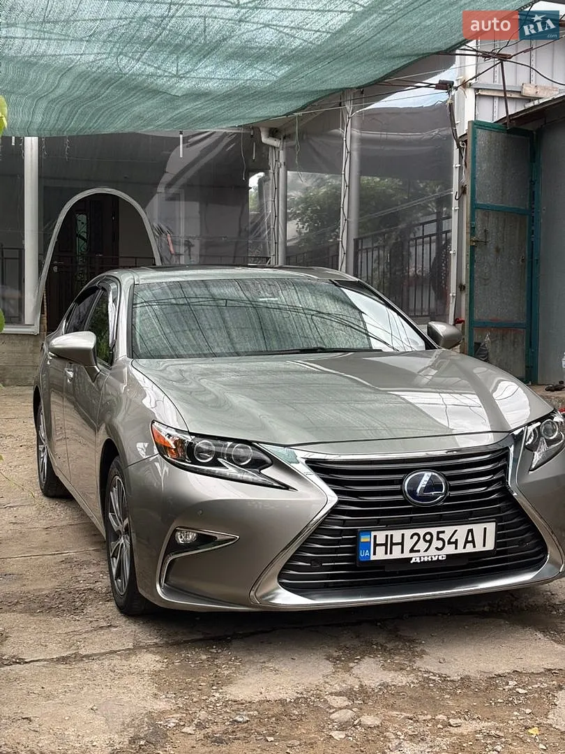 Lexus ES, 2016