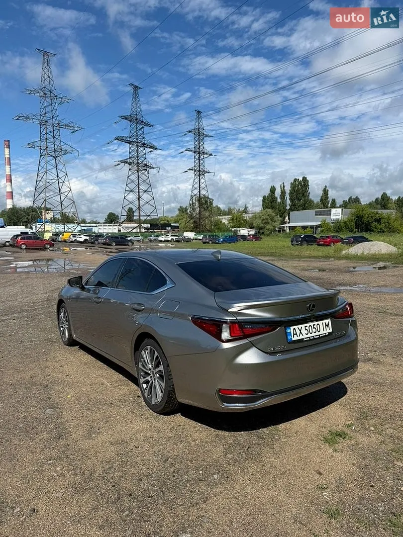 Lexus ES, 2019