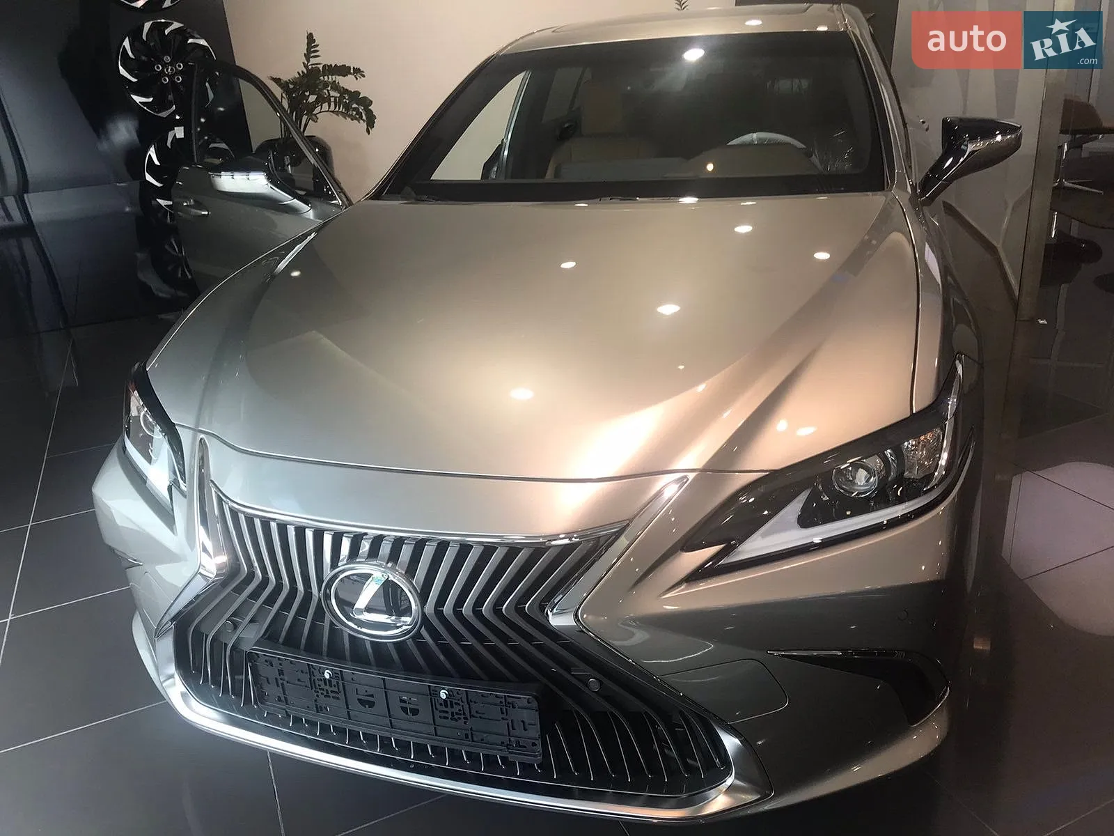 Lexus ES, 2019