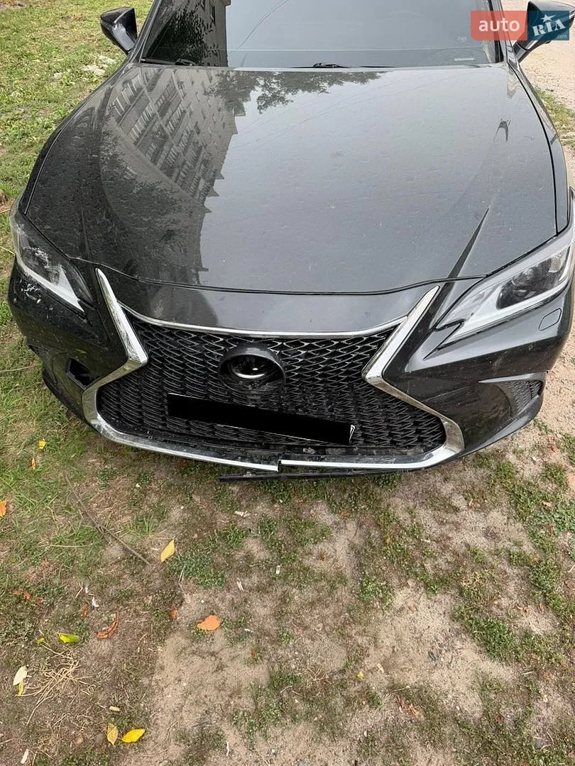 Lexus ES, 2022