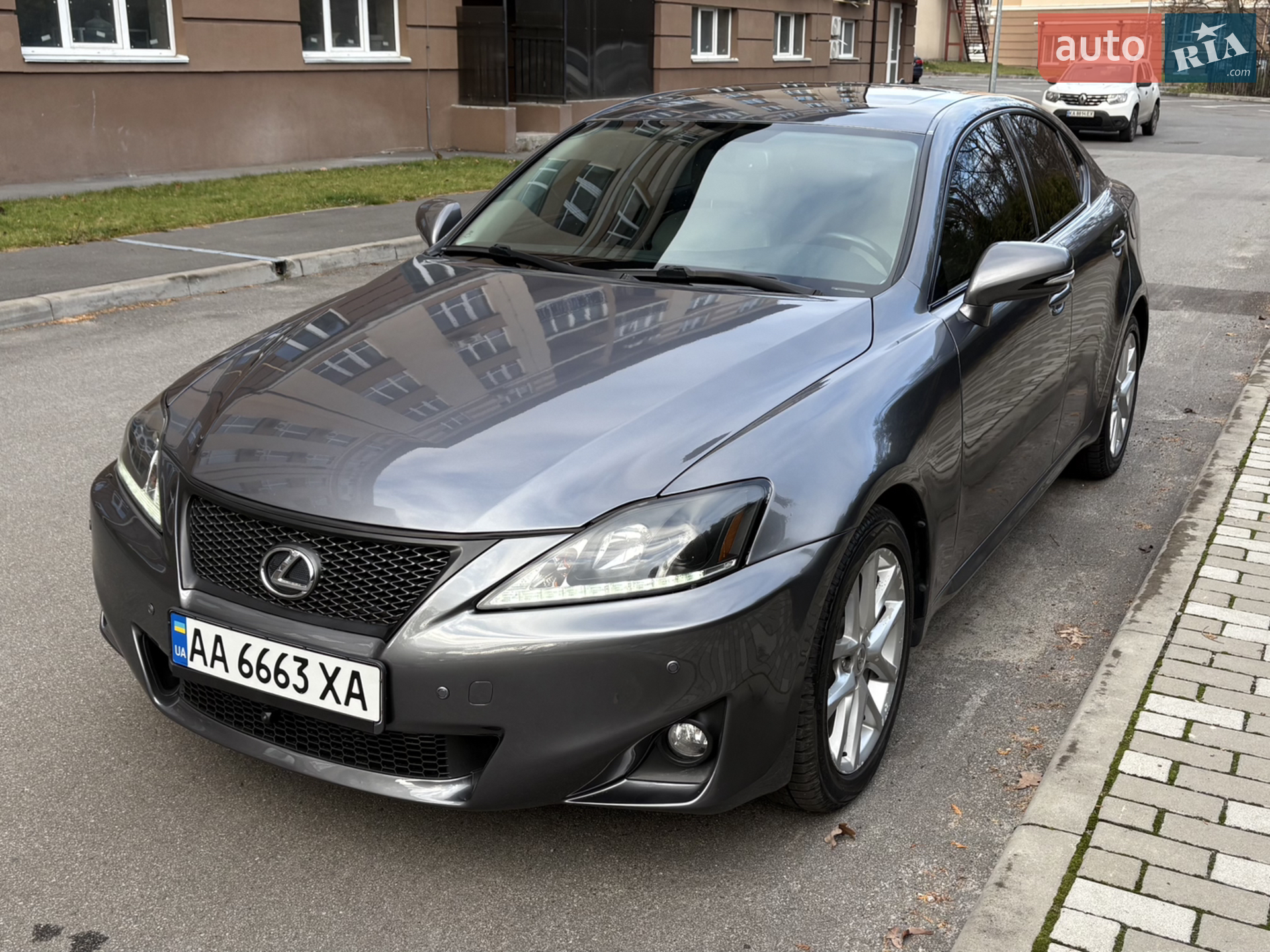 Lexus IS 2012 — 1