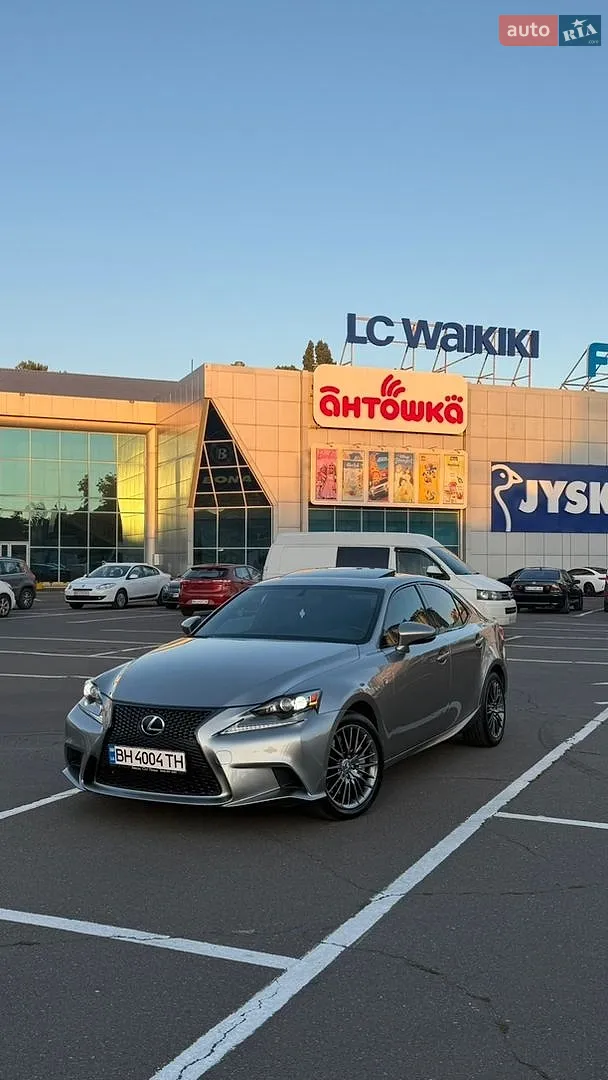 Lexus IS, 2015