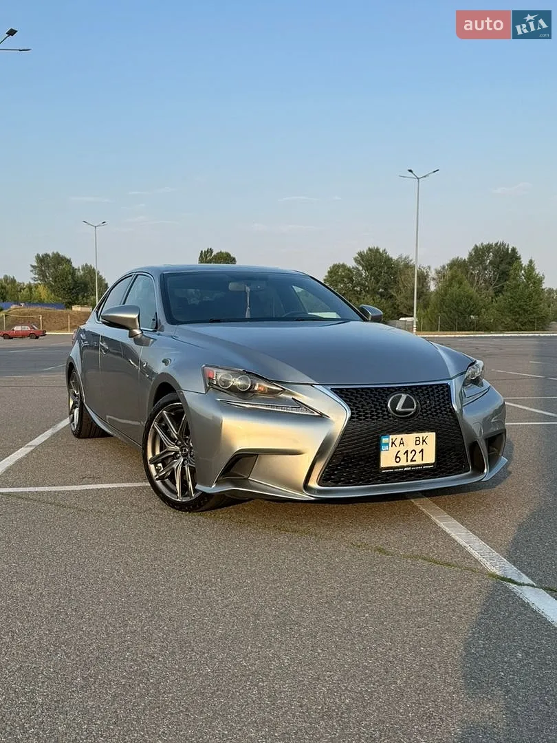 Lexus IS, 2016