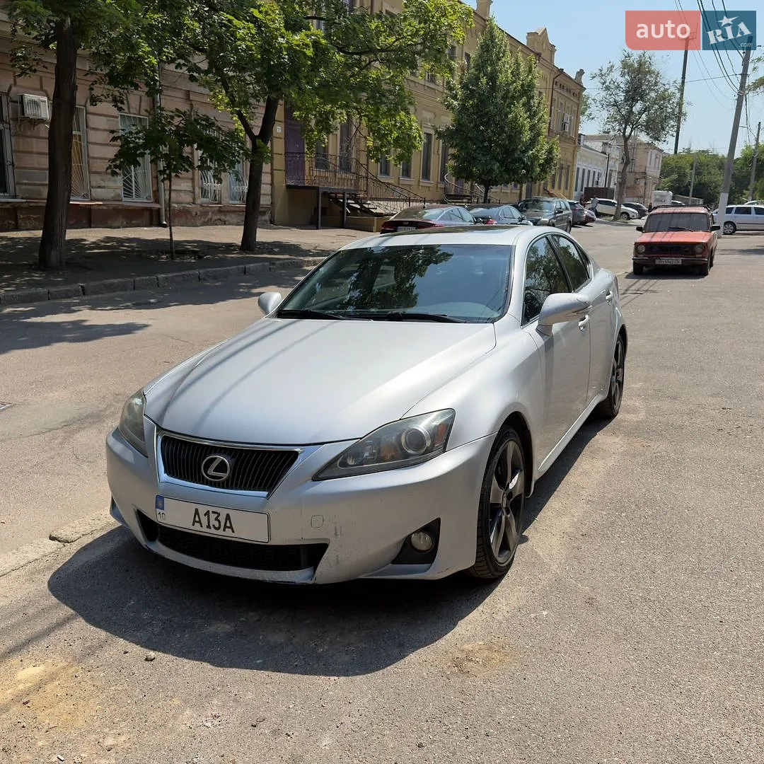 Lexus IS, 2011