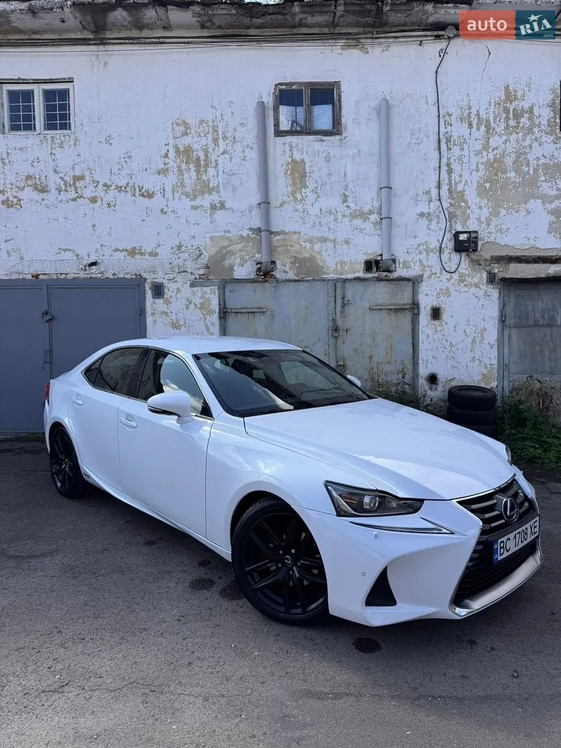 Lexus IS, 2014