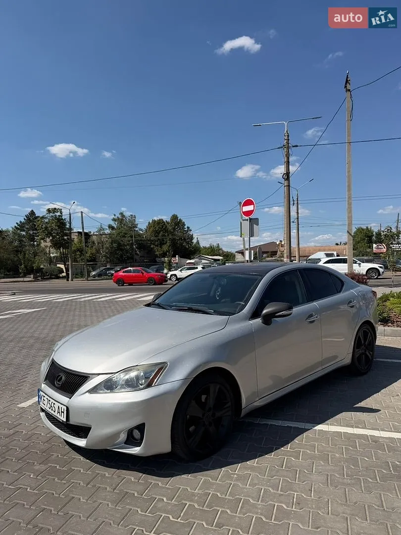 Lexus IS, 2011