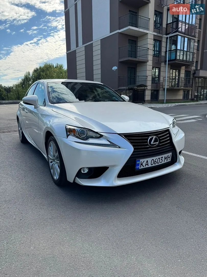 Lexus IS, 2015