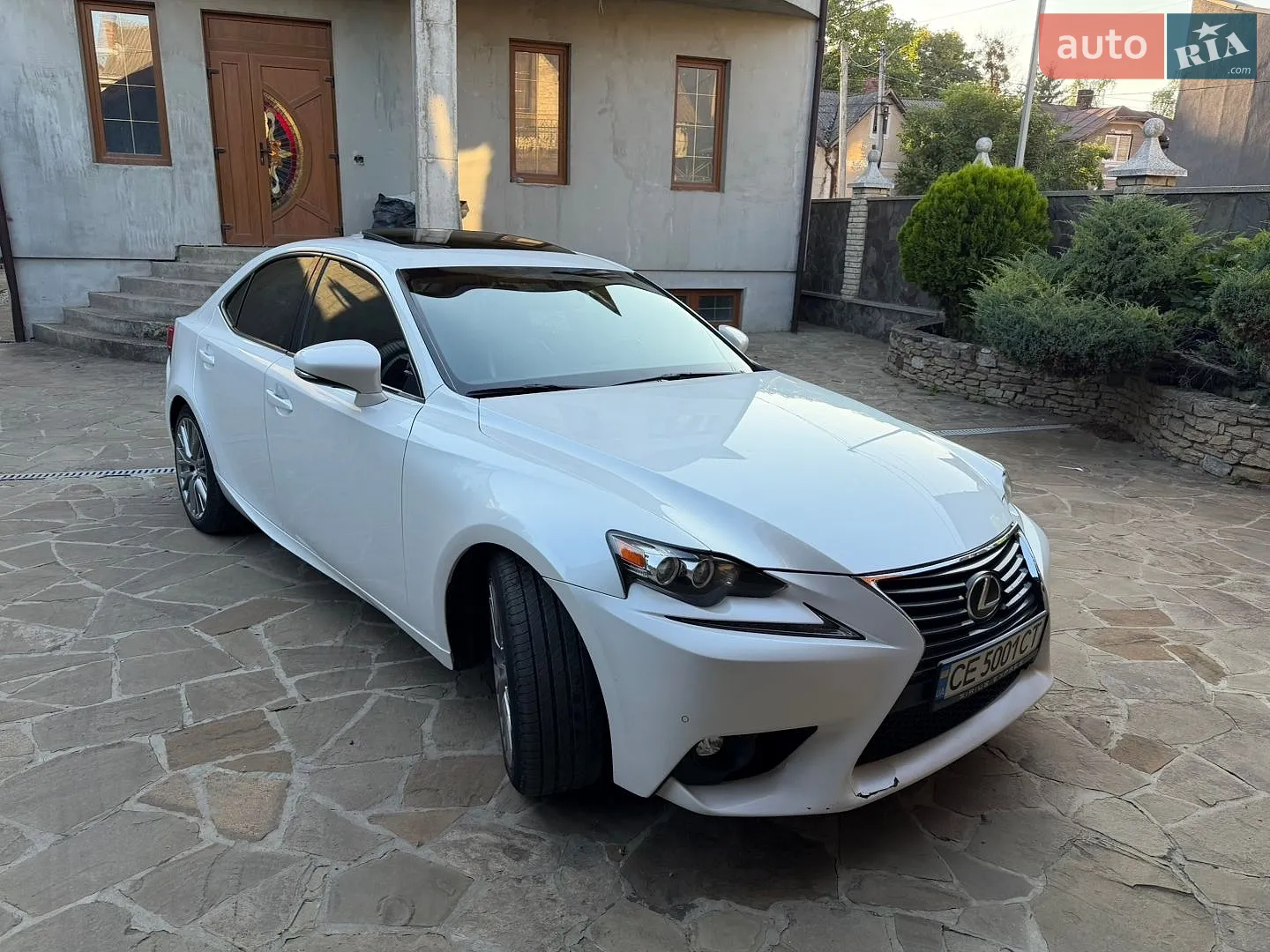 Lexus IS, 2016