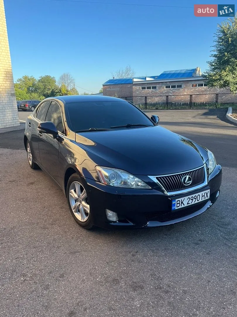 Lexus IS, 2010