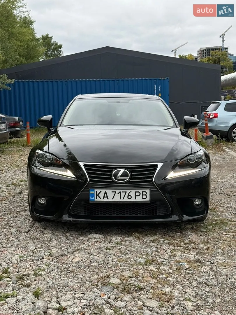 Lexus IS, 2015