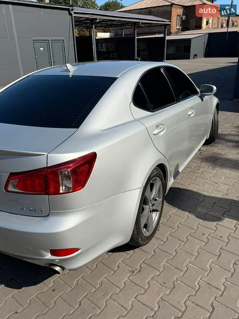 Lexus IS, 2011