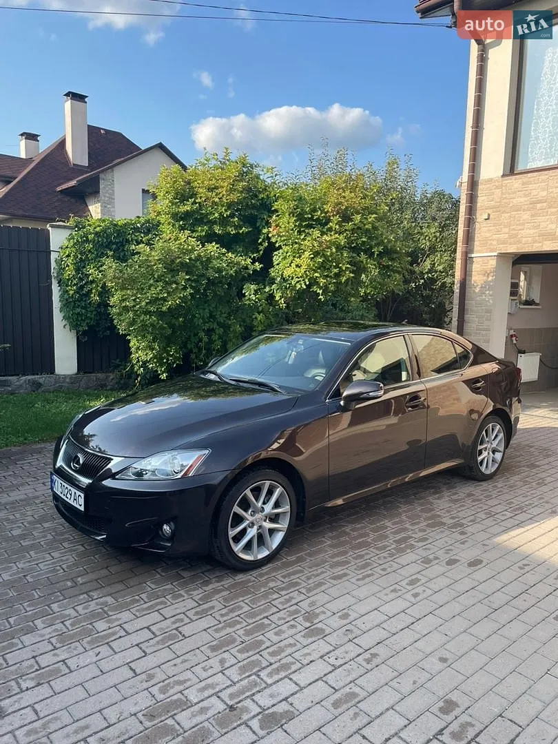 Lexus IS, 2012