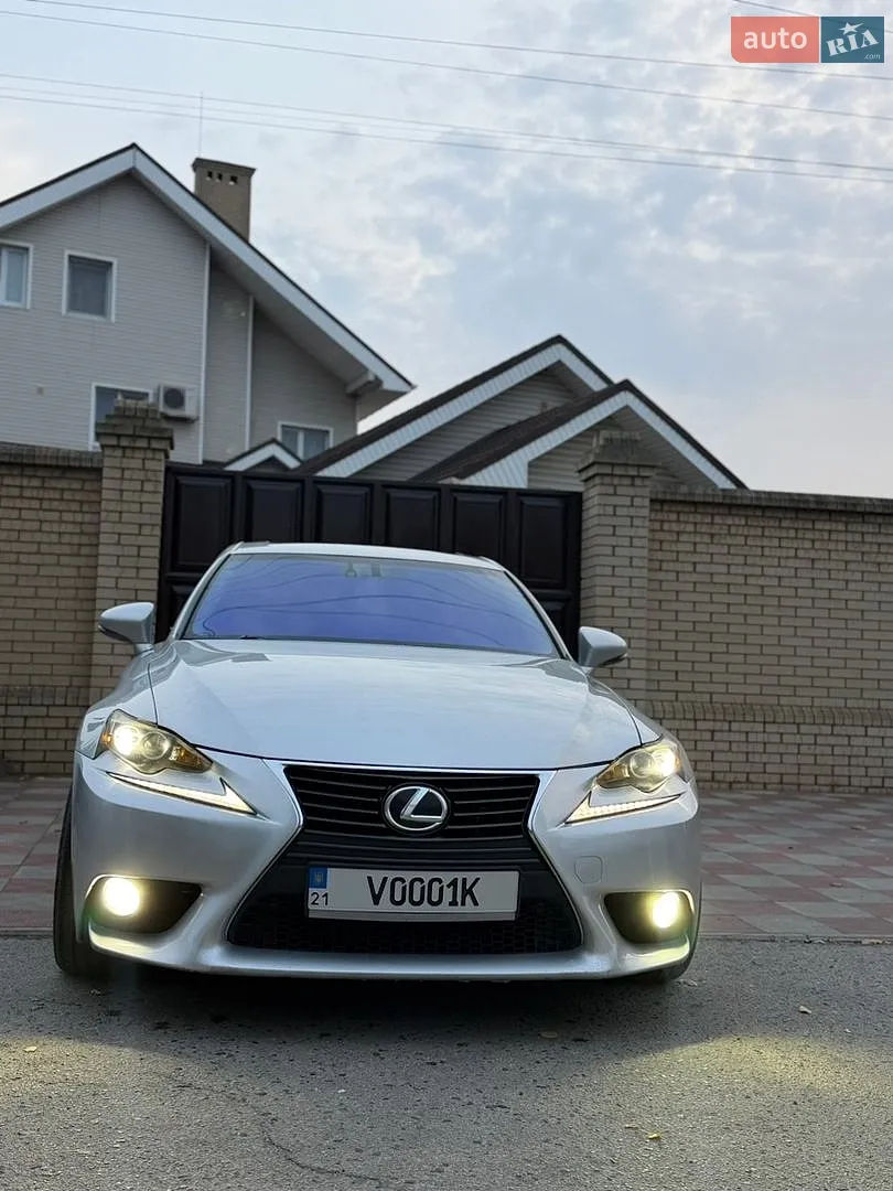 Lexus IS, 2013