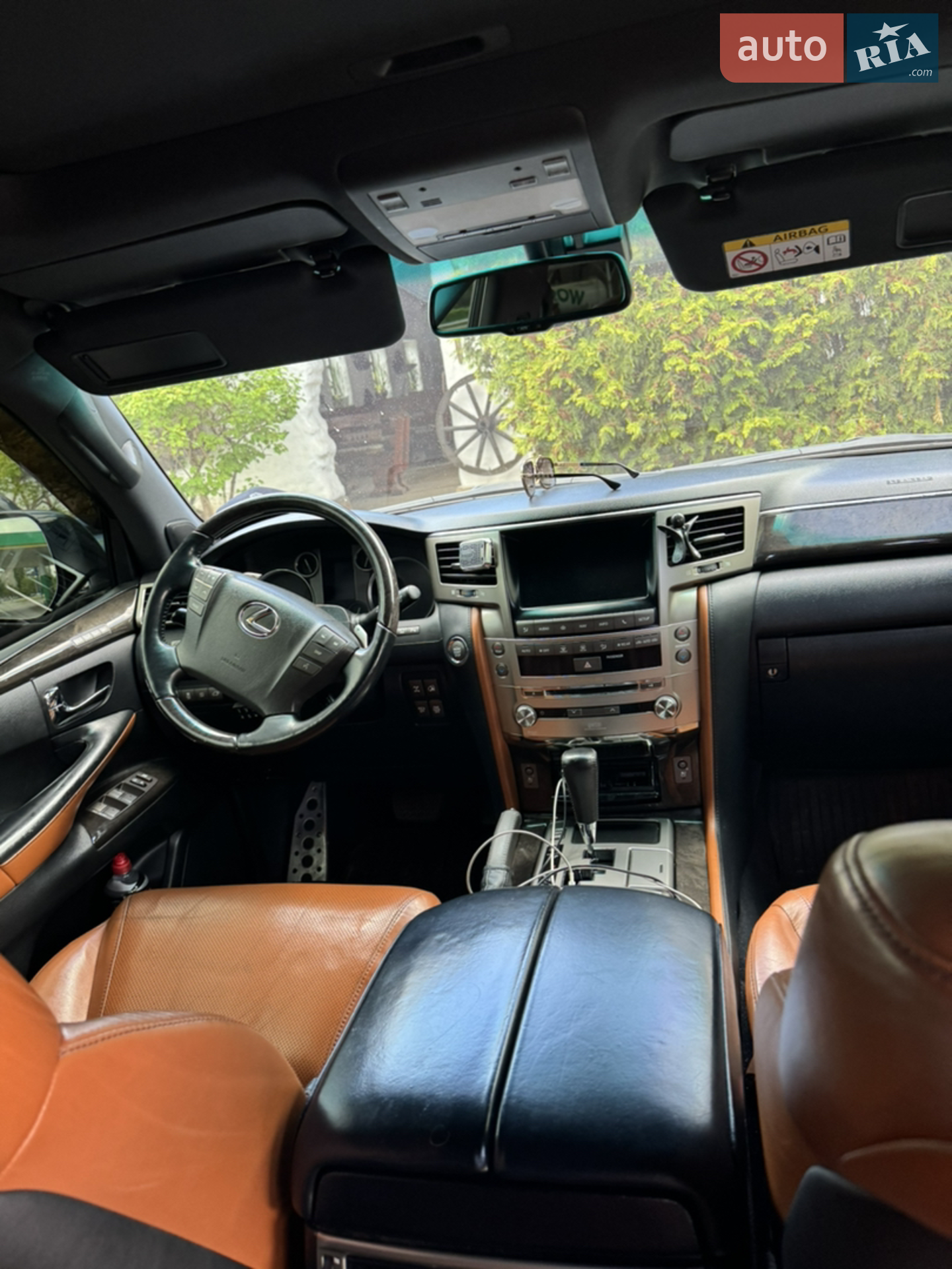 Lexus LX, 2011