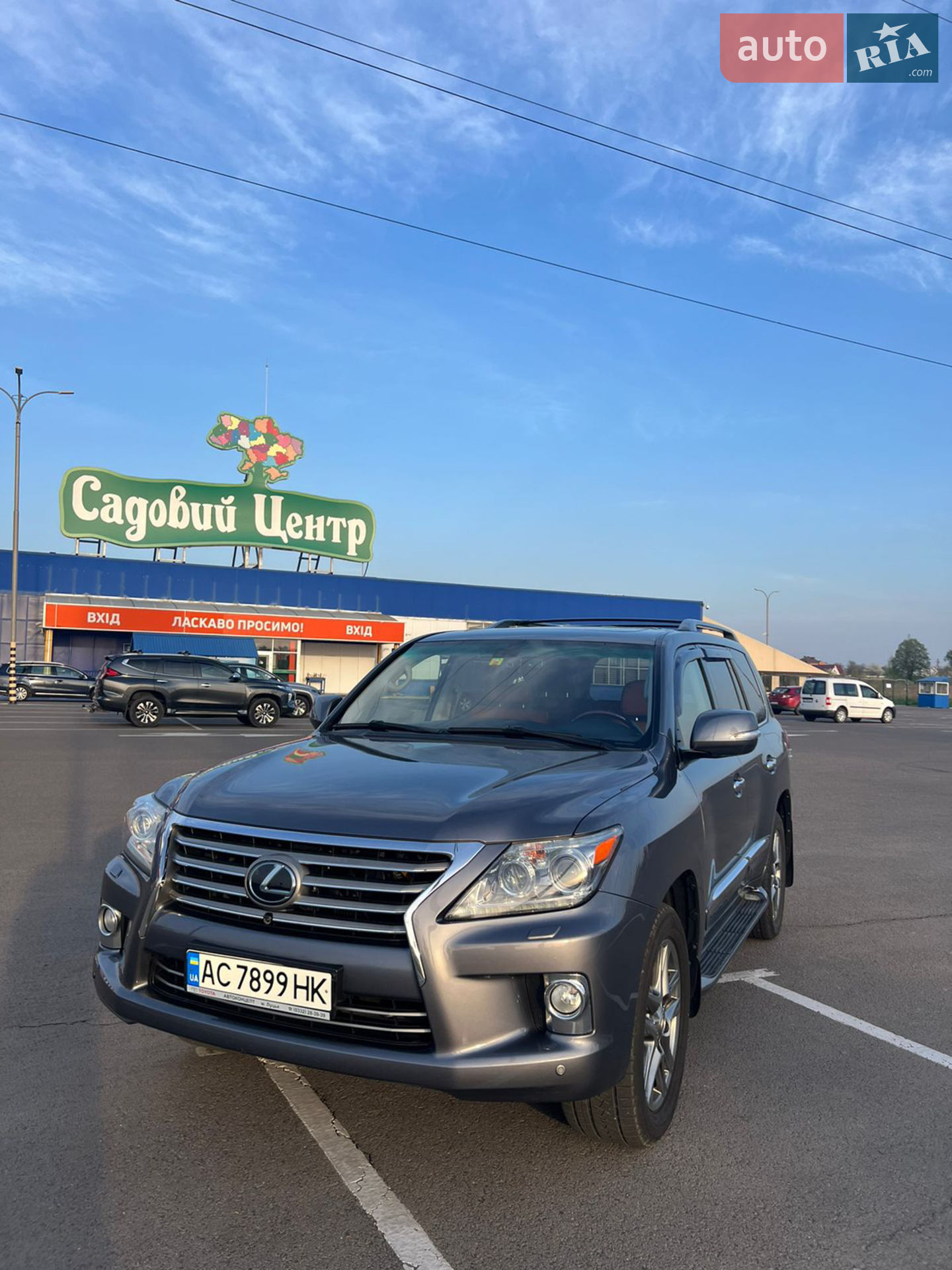 Lexus LX, 2013