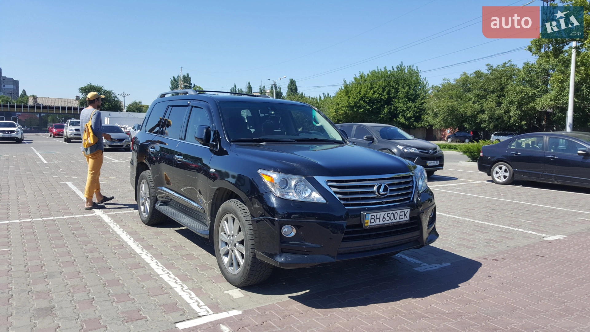 Lexus LX, 2011