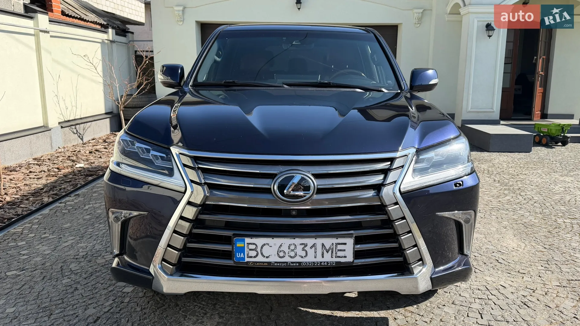 Lexus LX, 2016