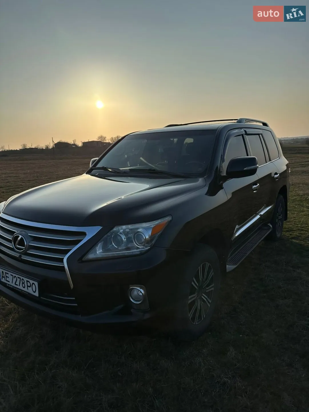 Lexus LX, 2013