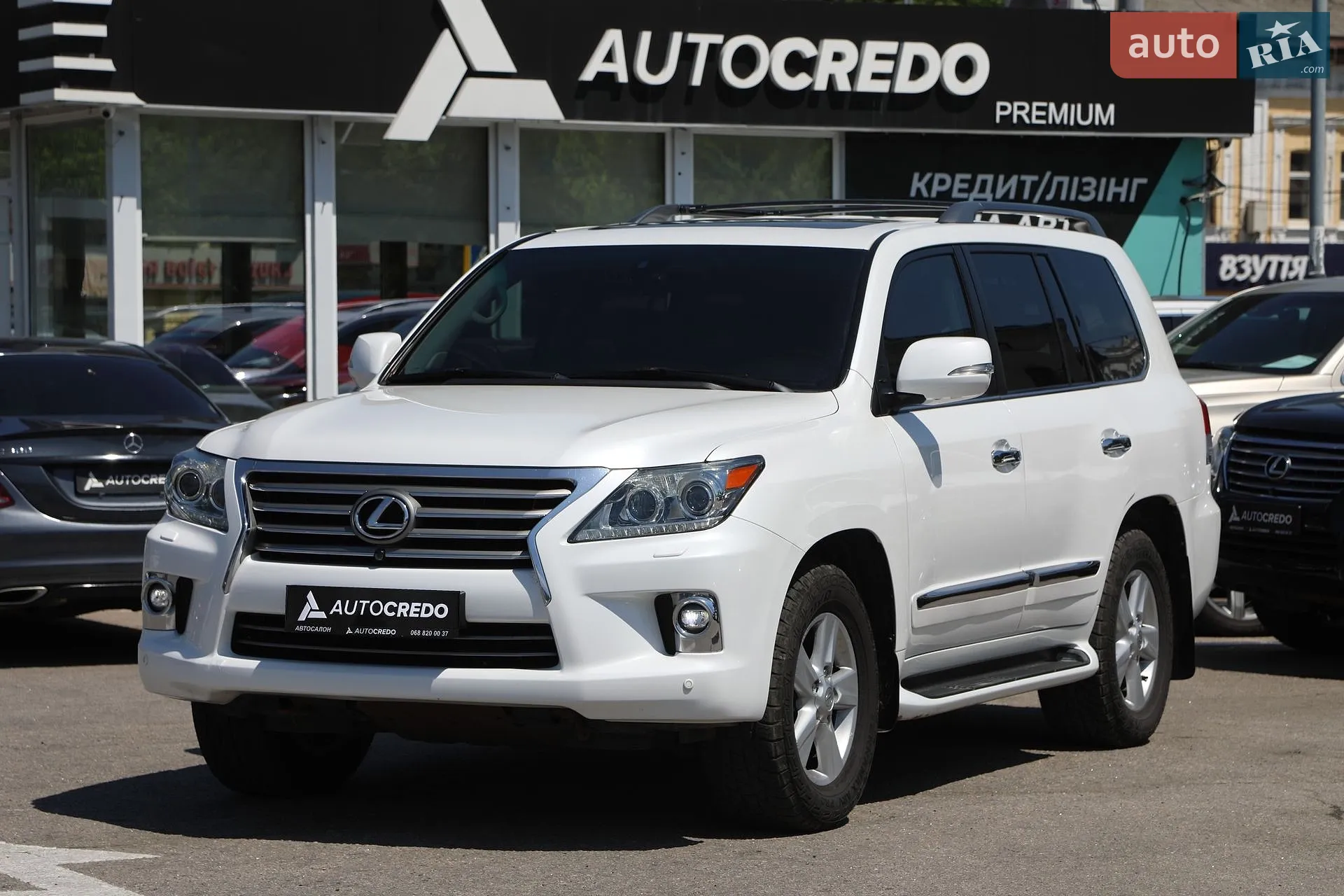 Lexus LX, 2012