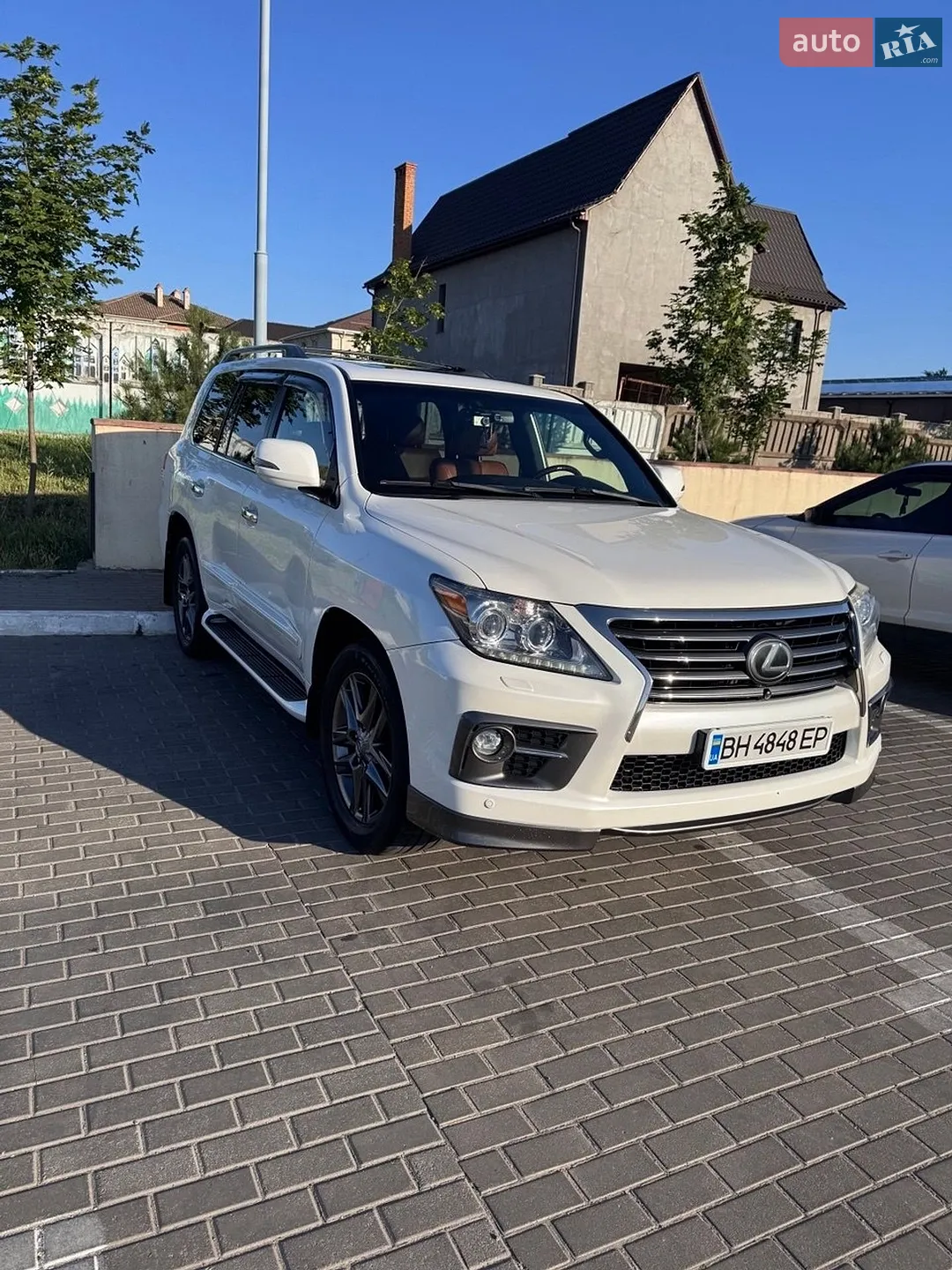 Lexus LX, 2013