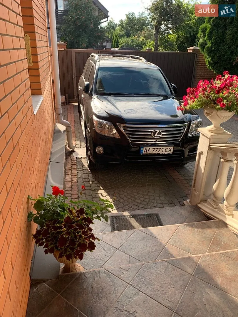 Lexus LX, 2009